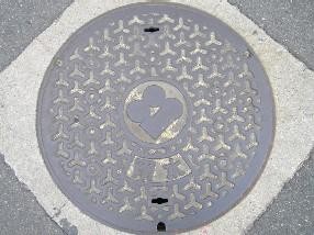 旧津田町の古いマンホール蓋(雨水)