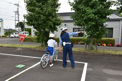 正しいルールで安全に！長尾小学校の児童が自転車の乗り方を学びました(2026年6月19日)の画像