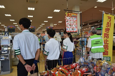 中学生が一日補導員として活動しました(2026年8月6日)の画像