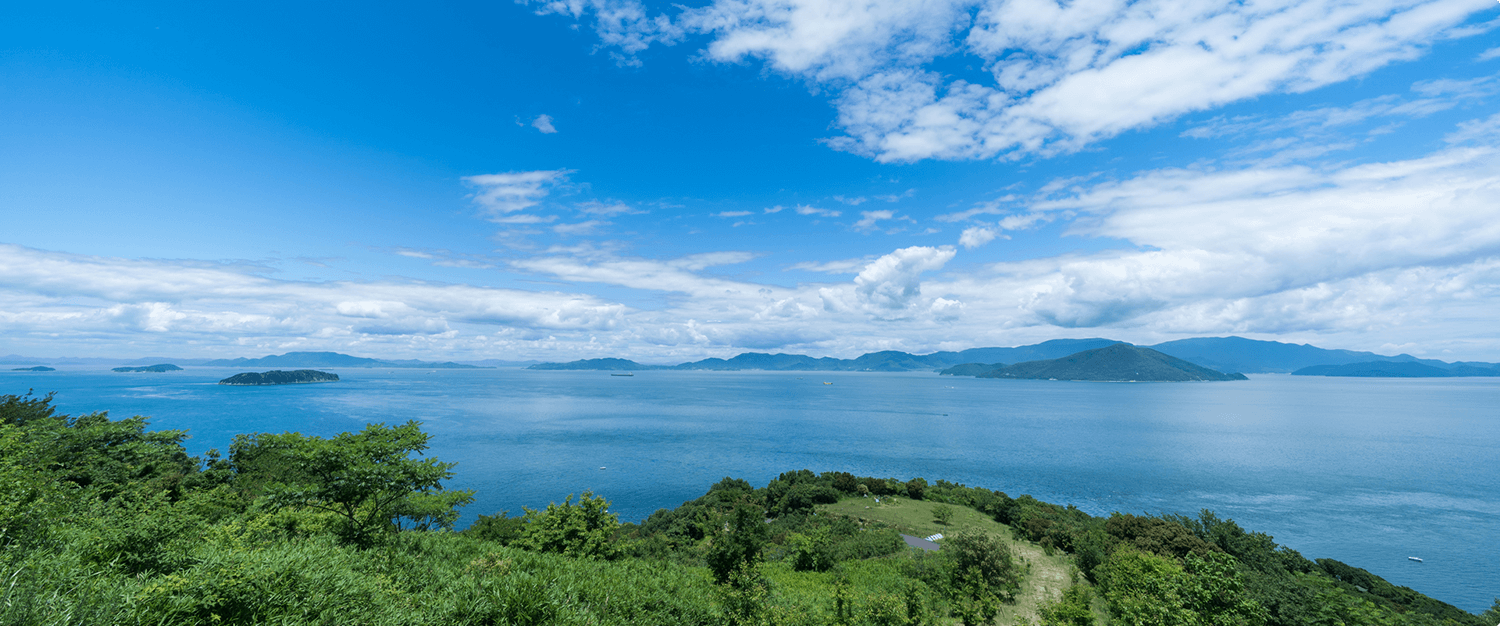 快晴の日の瀬戸うち海と島々の風景写真
