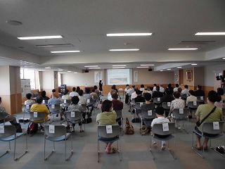 さぬき市役所で開催された男女共同参画週間セミナー「SDGsでつながるミライ」の会場風景写真