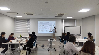 無意識の偏見（アンコンシャス・バイアス）に関する研修会での研修風景の写真