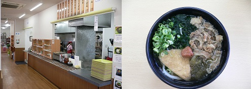 厨房に続くカウンターに食器や調味料が並び、奥でスタッフが作業している食堂内の写真とわかめやネギ、牛肉などの具がたっぷりのったうどんの丼を真上から写した写真が2枚横に並んだ写真
