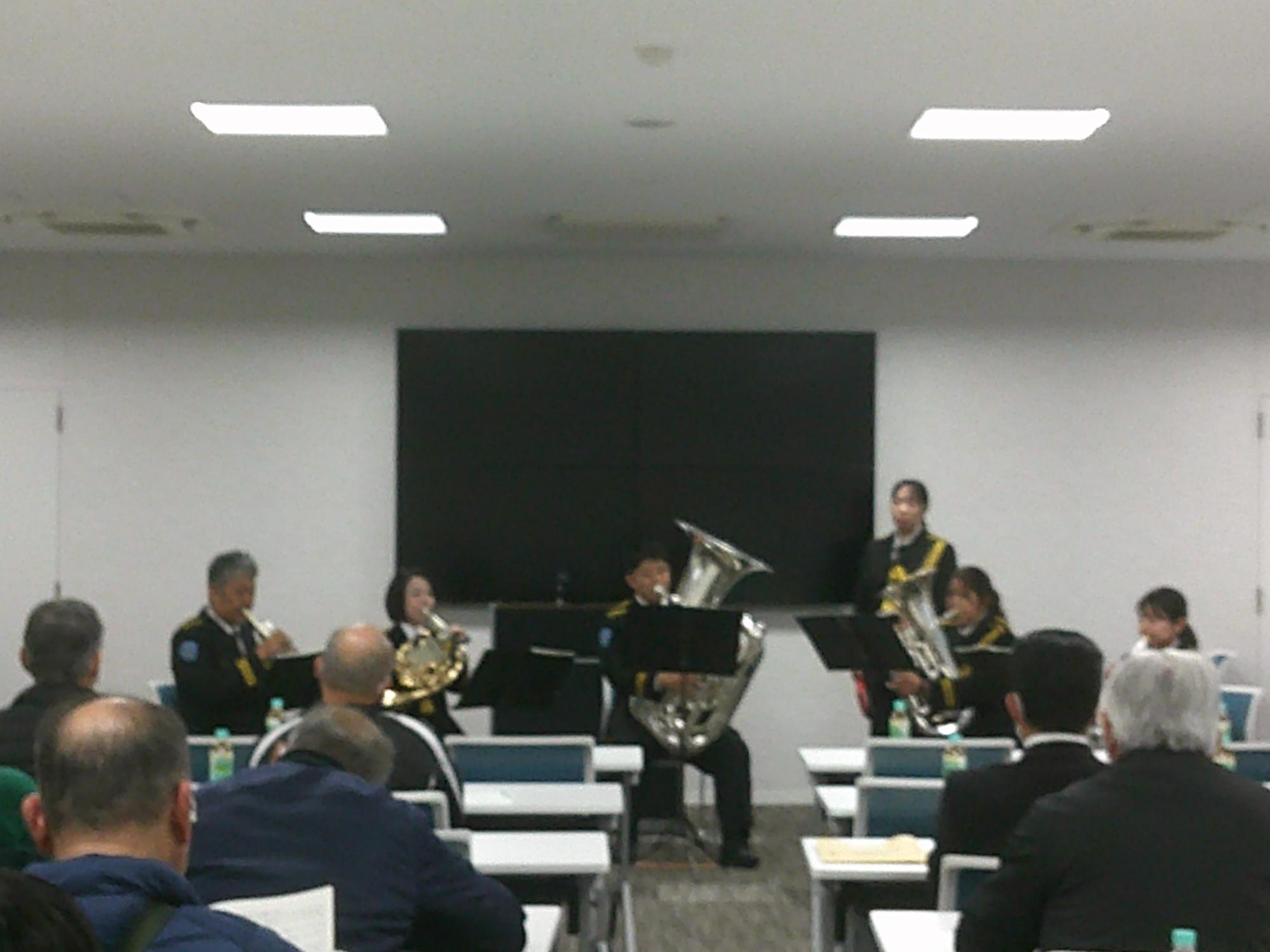 香川県警による演奏