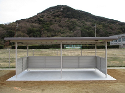 屋根のついた新しい駐輪場の写真