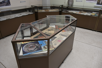 展示品が入っている展示ケースの写真