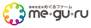 虹色の輪とグレーの文字で描かれた株式会社NEXTONEが運営する障害者雇用めぐるファームのロゴマーク