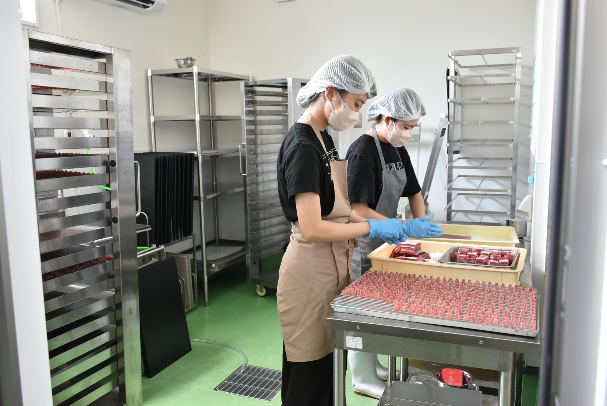 食品加工の様子